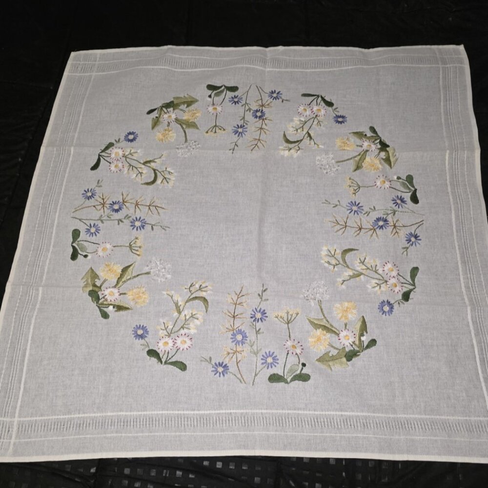 Art Deco Tablecloth Centercloth Flower Wreath Silk Hand Embroidery Linen 31x 31